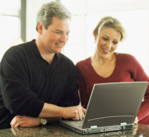 couple with laptop banner